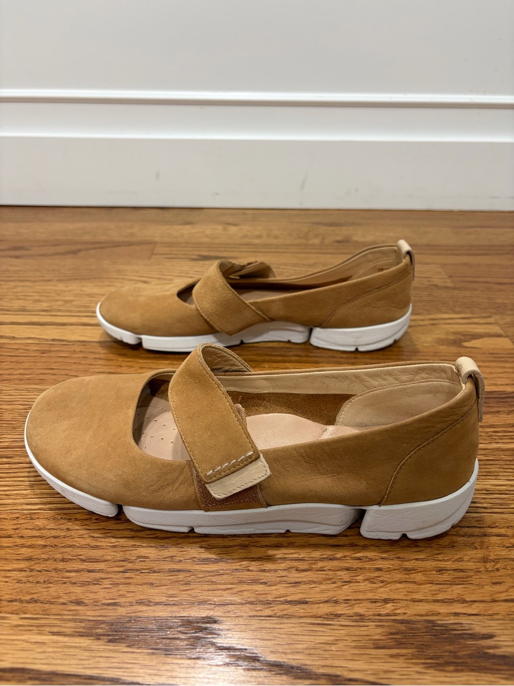 Clarks Trigenic Tan Mary Jane Slip-On Flats Walking Shoes Arch Support (7) - Picture 3 of 8